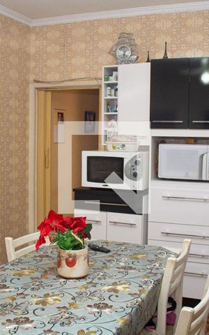 Casa à venda com 250m², 3 quartos e 2 vagas Casa à venda com 250m², 3 quartos e 2 vagasCozinha