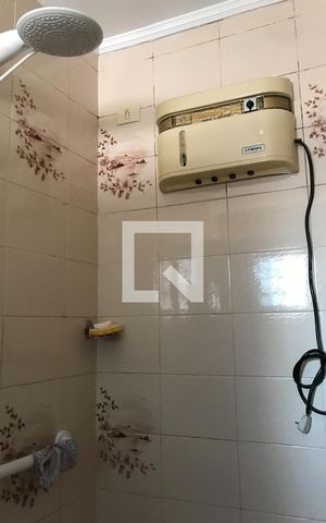 Casa à venda com 250m², 3 quartos e 2 vagas Casa à venda com 250m², 3 quartos e 2 vagasBanheiro da Suíte