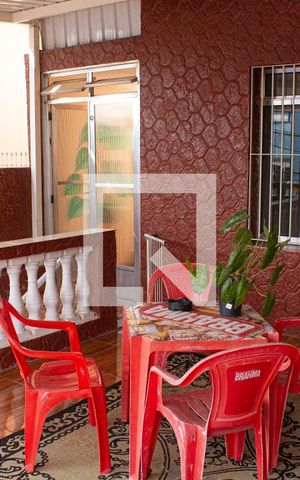 Casa à venda com 250m², 3 quartos e 2 vagas Casa à venda com 250m², 3 quartos e 2 vagasvaranda