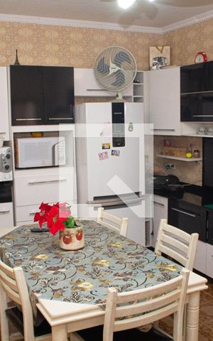 Casa à venda com 250m², 3 quartos e 2 vagas Casa à venda com 250m², 3 quartos e 2 vagasCozinha