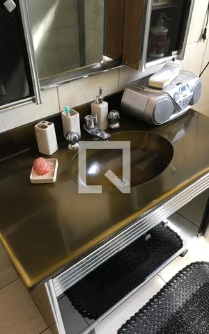 Casa à venda com 250m², 3 quartos e 2 vagas Casa à venda com 250m², 3 quartos e 2 vagasBanheiro 1