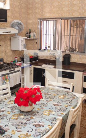 Casa à venda com 250m², 3 quartos e 2 vagas Casa à venda com 250m², 3 quartos e 2 vagasCozinha