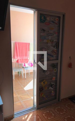 Casa à venda com 250m², 3 quartos e 2 vagas Casa à venda com 250m², 3 quartos e 2 vagasvaranda