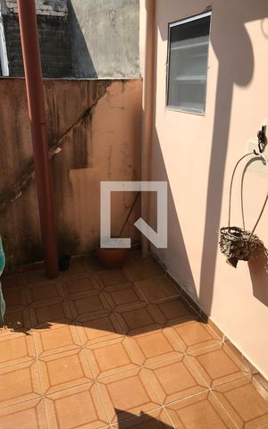 Casa à venda com 250m², 3 quartos e 2 vagas Casa à venda com 250m², 3 quartos e 2 vagasvaranda