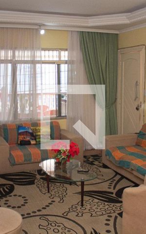 Casa à venda com 250m², 3 quartos e 2 vagas Casa à venda com 250m², 3 quartos e 2 vagasSala