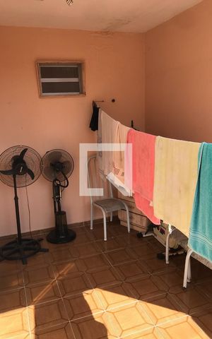 Casa à venda com 250m², 3 quartos e 2 vagas Casa à venda com 250m², 3 quartos e 2 vagasvaranda