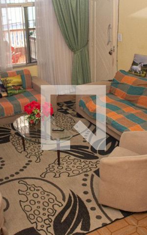 Casa à venda com 250m², 3 quartos e 2 vagas Casa à venda com 250m², 3 quartos e 2 vagasSala