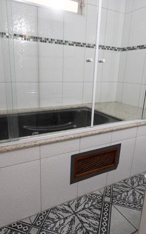 Casa à venda com 180m², 3 quartos e 2 vagas Casa à venda com 180m², 3 quartos e 2 vagasBanheiro