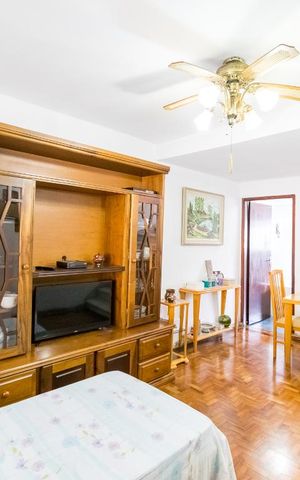 Casa à venda com 150m², 2 quartos e 2 vagas Casa à venda com 150m², 2 quartos e 2 vagasSala