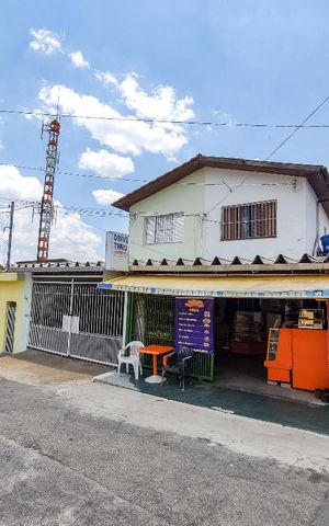 Casa à venda com 150m², 2 quartos e 2 vagas Casa à venda com 150m², 2 quartos e 2 vagasFachada