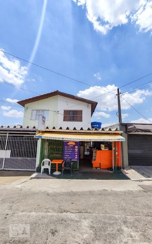 Casa à venda com 150m², 2 quartos e 2 vagas Casa à venda com 150m², 2 quartos e 2 vagasFachada