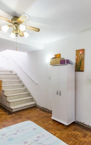 Casa à venda com 150m², 2 quartos e 2 vagas Casa à venda com 150m², 2 quartos e 2 vagasSala