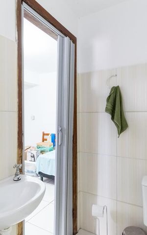 Casa à venda com 150m², 2 quartos e 2 vagas Casa à venda com 150m², 2 quartos e 2 vagasBanheiro Social da Edícula