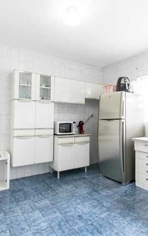 Casa à venda com 150m², 2 quartos e 2 vagas Casa à venda com 150m², 2 quartos e 2 vagasCozinha