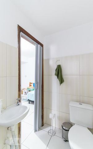 Casa à venda com 150m², 2 quartos e 2 vagas Casa à venda com 150m², 2 quartos e 2 vagasBanheiro Social da Edícula
