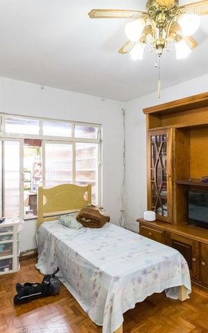 Casa à venda com 150m², 2 quartos e 2 vagas Casa à venda com 150m², 2 quartos e 2 vagasSala