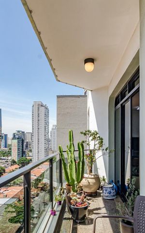 Apartamento à venda com 177m², 4 quartos e 3 vagas Apartamento à venda com 177m², 4 quartos e 3 vagasVaranda