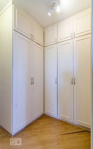 Apartamento à venda com 177m², 4 quartos e 3 vagas Apartamento à venda com 177m², 4 quartos e 3 vagasCloset da suíte 1