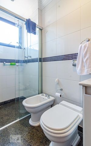 Apartamento à venda com 177m², 4 quartos e 3 vagas Apartamento à venda com 177m², 4 quartos e 3 vagasBanheiro da suíte 2