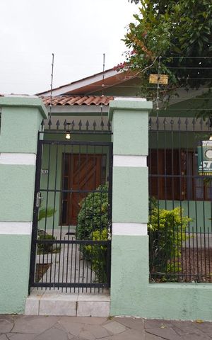 Casa à venda com 388m², 3 quartos e 3 vagasFachada da Casa