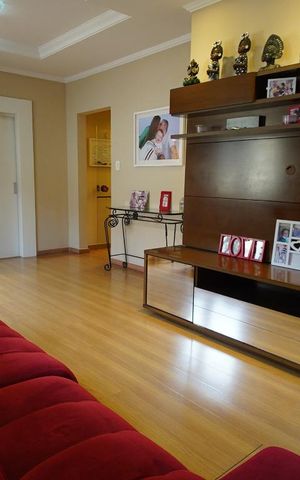 Casa à venda com 388m², 3 quartos e 3 vagasSala