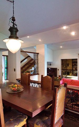 Casa à venda com 390m², 4 quartos e 5 vagas Casa à venda com 390m², 4 quartos e 5 vagasSala