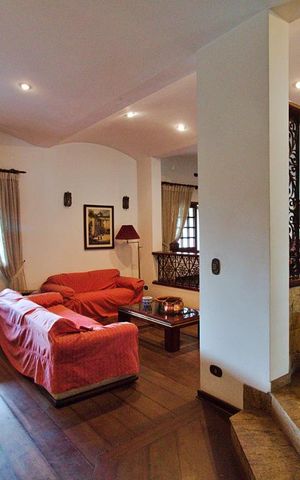 Casa à venda com 390m², 4 quartos e 5 vagas Casa à venda com 390m², 4 quartos e 5 vagasSala