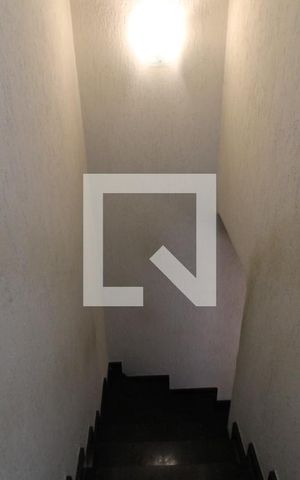 Casa de condomínio à venda com 84m², 3 quartos e 2 vagasEscada
