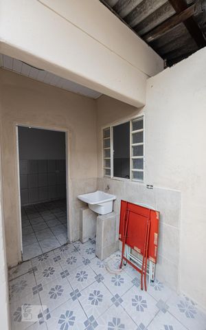 Casa para alugar com 70m², 2 quartos e sem vagaÁrea de Serviço