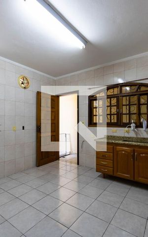 Casa à venda com 200m², 2 quartos e 2 vagas Casa à venda com 200m², 2 quartos e 2 vagasCozinha