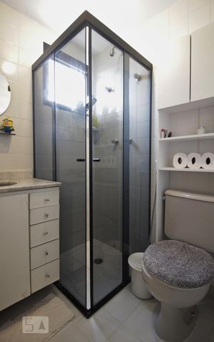 Apartamento à venda com 65m², 2 quartos e 2 vagasBanheiro da suíte
