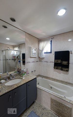 Apartamento para alugar com 127m², 3 quartos e 3 vagas Apartamento para alugar com 127m², 3 quartos e 3 vagasBanheiro Varanda Suite