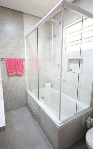 Casa à venda com 230m², 3 quartos e 4 vagasBanheiro