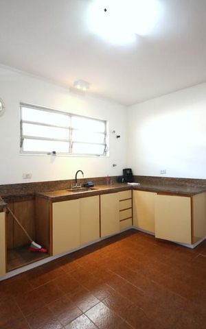 Casa à venda com 230m², 3 quartos e 4 vagasCozinha 