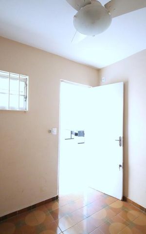 Casa à venda com 230m², 3 quartos e 4 vagasQuarto de Serviço