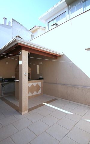 Casa à venda com 230m², 3 quartos e 4 vagasChurrasqueira
