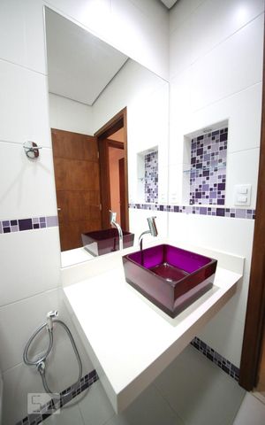 Casa à venda com 230m², 3 quartos e 4 vagasBanheiro