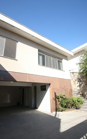 Casa à venda com 230m², 3 quartos e 4 vagasGaragem -