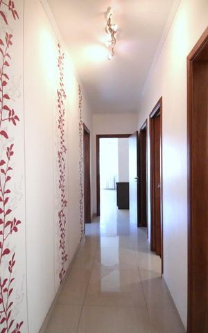 Casa à venda com 230m², 3 quartos e 4 vagasCorredor