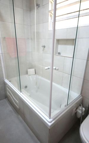 Casa à venda com 230m², 3 quartos e 4 vagasBanheiro