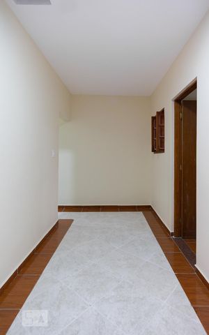 Casa para alugar com 220m², 4 quartos e 3 vagas Casa para alugar com 220m², 4 quartos e 3 vagasCorredor