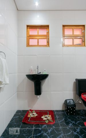 Casa para alugar com 220m², 4 quartos e 3 vagas Casa para alugar com 220m², 4 quartos e 3 vagasLavabo
