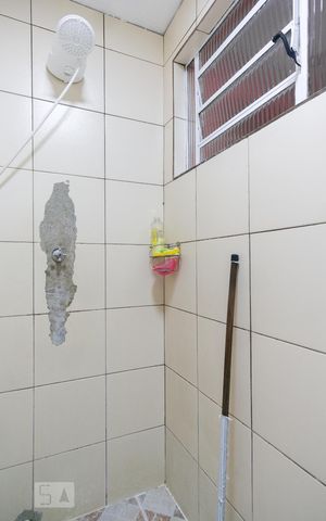 Casa para alugar com 220m², 4 quartos e 3 vagas Casa para alugar com 220m², 4 quartos e 3 vagasBanheiro de Serviço