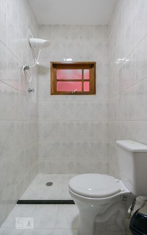 Casa para alugar com 220m², 4 quartos e 3 vagas Casa para alugar com 220m², 4 quartos e 3 vagasBanheiro Quarto 2 - Suíte