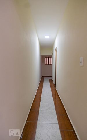 Casa para alugar com 220m², 4 quartos e 3 vagas Casa para alugar com 220m², 4 quartos e 3 vagasCorredor