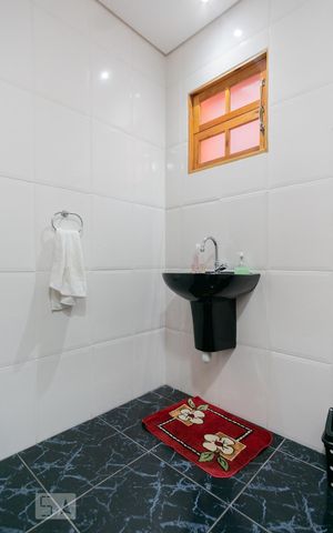 Casa para alugar com 220m², 4 quartos e 3 vagas Casa para alugar com 220m², 4 quartos e 3 vagasLavabo