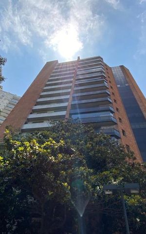 Apartamento à venda com 393m², 4 quartos e 6 vagas Apartamento à venda com 393m², 4 quartos e 6 vagasFachada