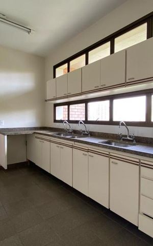 Apartamento à venda com 393m², 4 quartos e 6 vagas Apartamento à venda com 393m², 4 quartos e 6 vagasCozinha