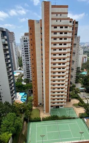 Apartamento à venda com 393m², 4 quartos e 6 vagas Apartamento à venda com 393m², 4 quartos e 6 vagasVista da Copa