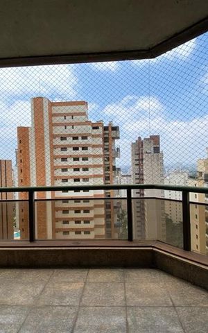 Apartamento à venda com 393m², 4 quartos e 6 vagas Apartamento à venda com 393m², 4 quartos e 6 vagasSacada